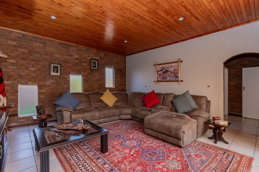 4 Bedroom Property for Sale in Glen Marais Gauteng