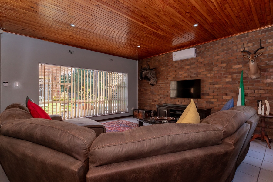 4 Bedroom Property for Sale in Glen Marais Gauteng