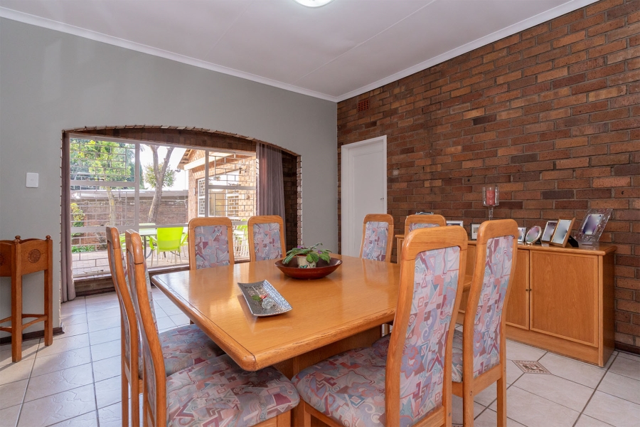 4 Bedroom Property for Sale in Glen Marais Gauteng