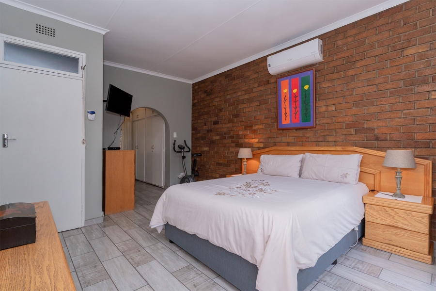 4 Bedroom Property for Sale in Glen Marais Gauteng