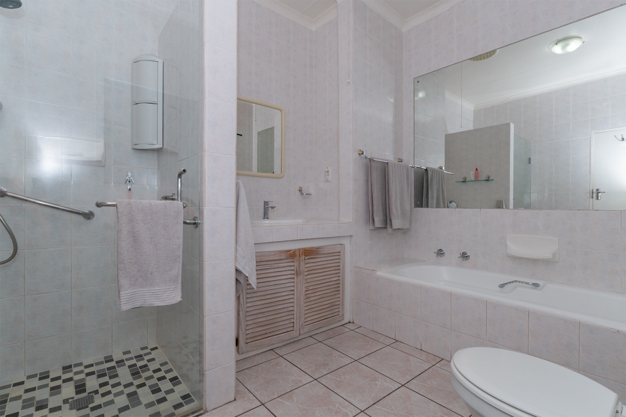 4 Bedroom Property for Sale in Glen Marais Gauteng