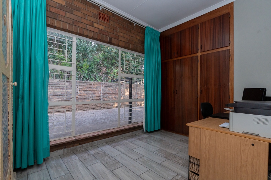 4 Bedroom Property for Sale in Glen Marais Gauteng