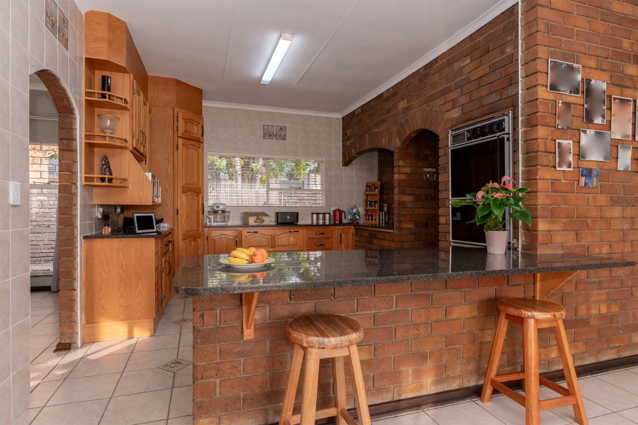 4 Bedroom Property for Sale in Glen Marais Gauteng