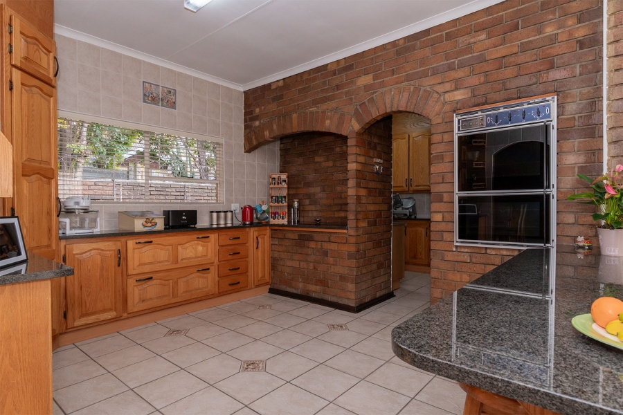 4 Bedroom Property for Sale in Glen Marais Gauteng