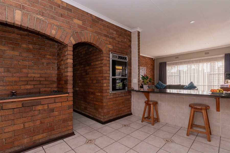 4 Bedroom Property for Sale in Glen Marais Gauteng