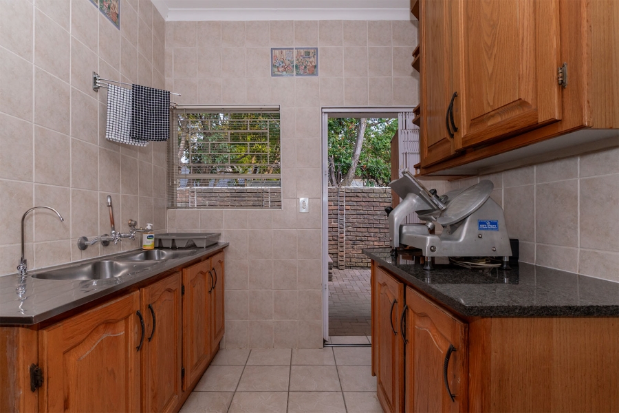 4 Bedroom Property for Sale in Glen Marais Gauteng