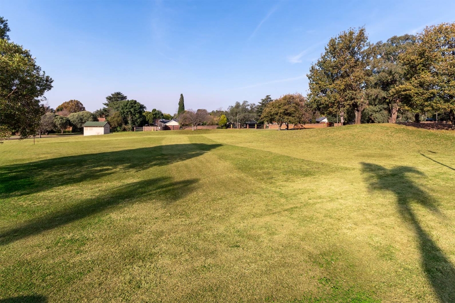 4 Bedroom Property for Sale in Glen Marais Gauteng