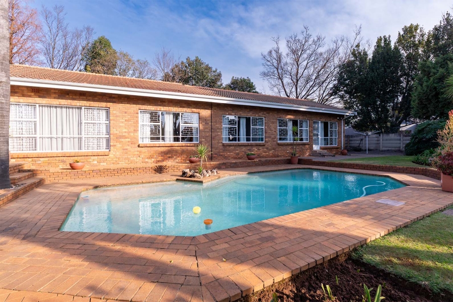4 Bedroom Property for Sale in Glen Marais Gauteng