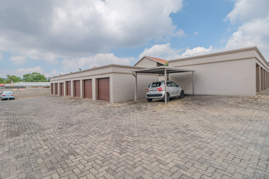 2 Bedroom Property for Sale in Roodekrans Gauteng