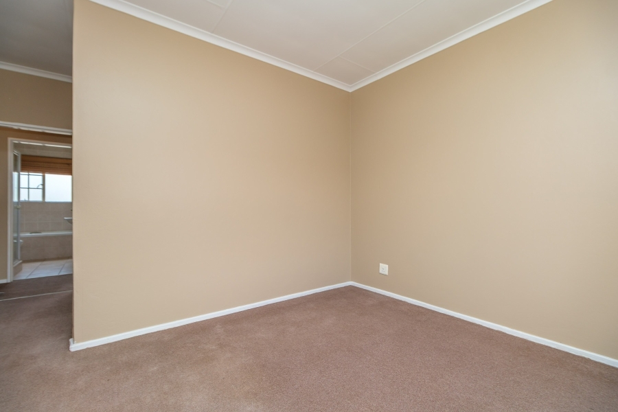 2 Bedroom Property for Sale in Roodekrans Gauteng