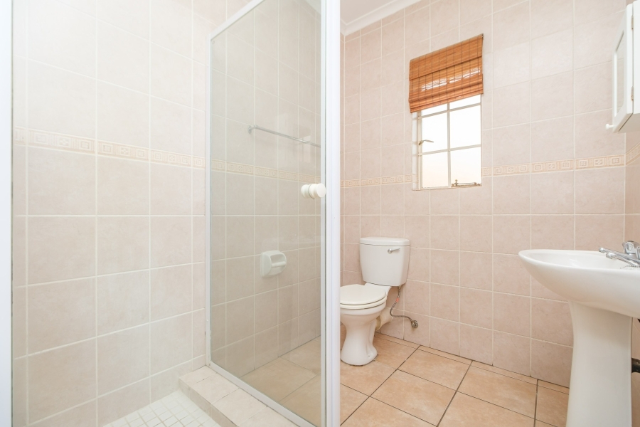 2 Bedroom Property for Sale in Roodekrans Gauteng