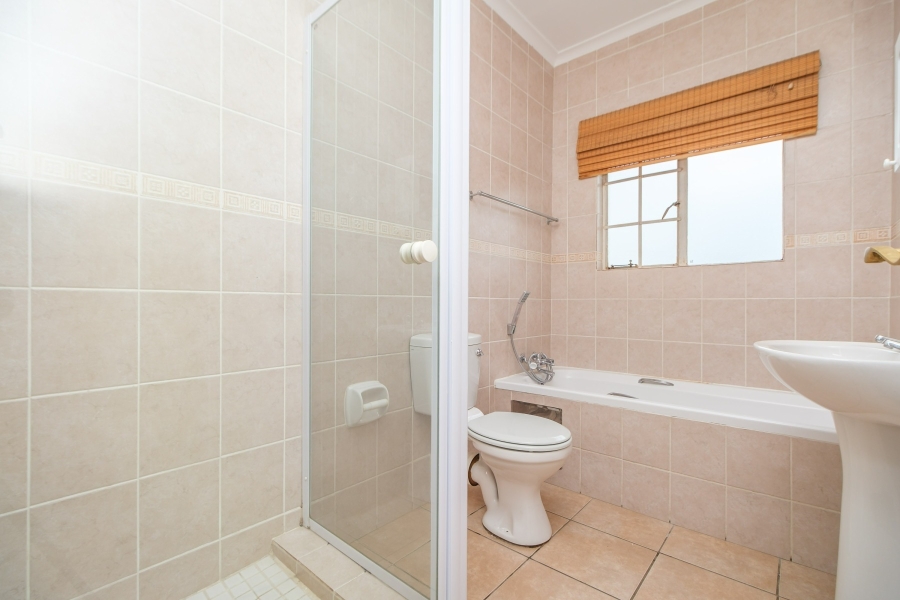 2 Bedroom Property for Sale in Roodekrans Gauteng