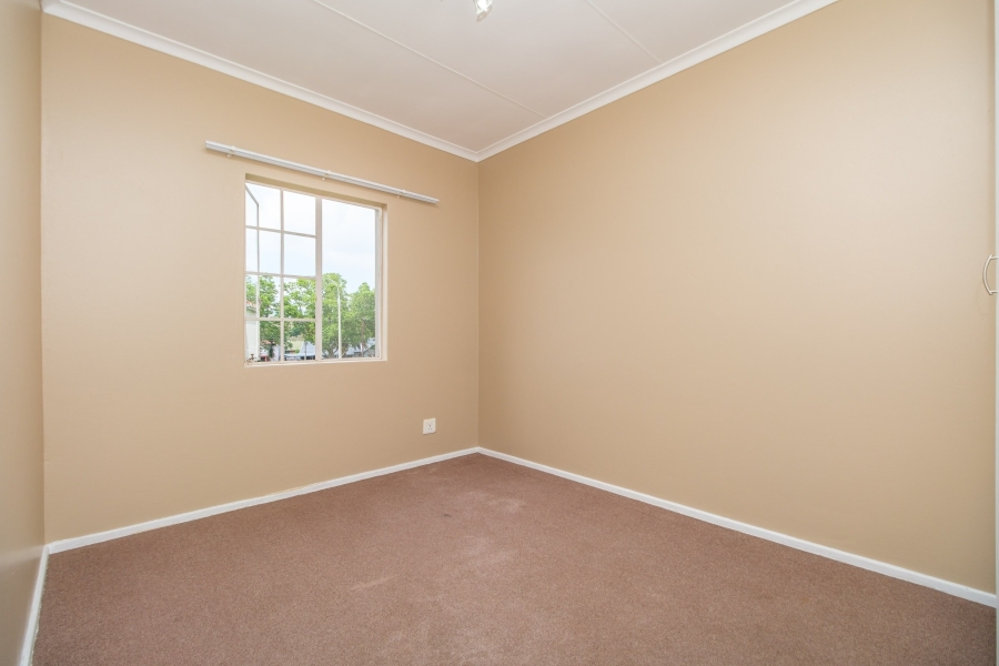 2 Bedroom Property for Sale in Roodekrans Gauteng