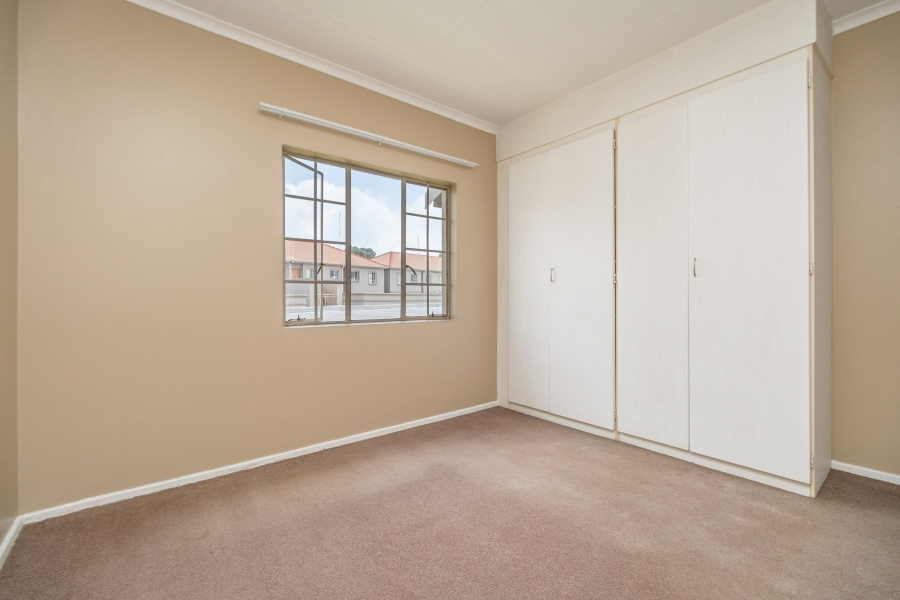 2 Bedroom Property for Sale in Roodekrans Gauteng