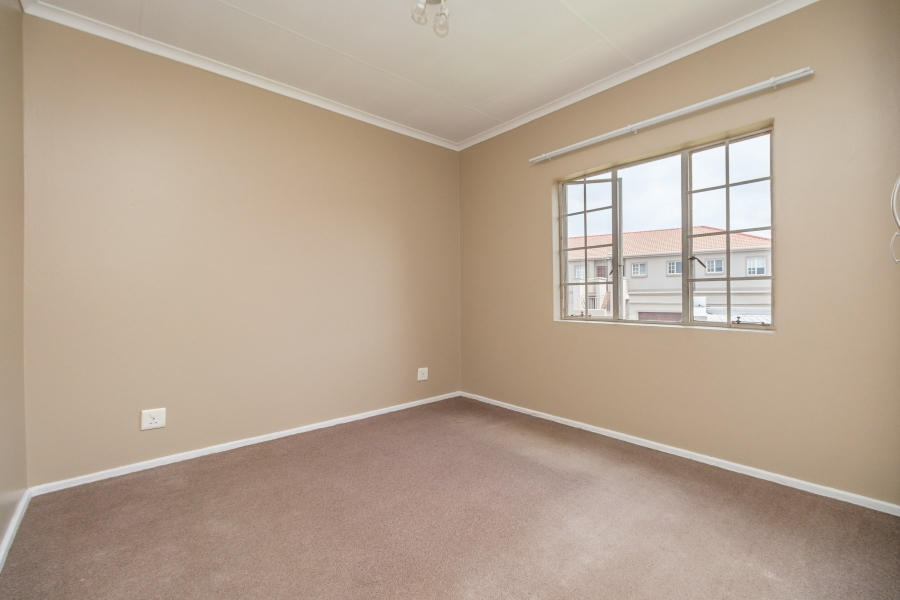 2 Bedroom Property for Sale in Roodekrans Gauteng