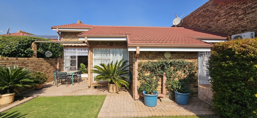 3 Bedroom Property for Sale in Three Rivers Proper Gauteng