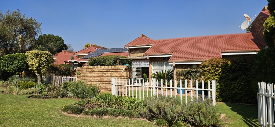 3 Bedroom Property for Sale in Three Rivers Proper Gauteng