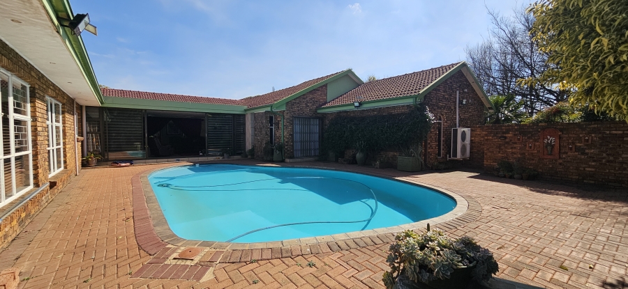 6 Bedroom Property for Sale in Sherman Park Gauteng
