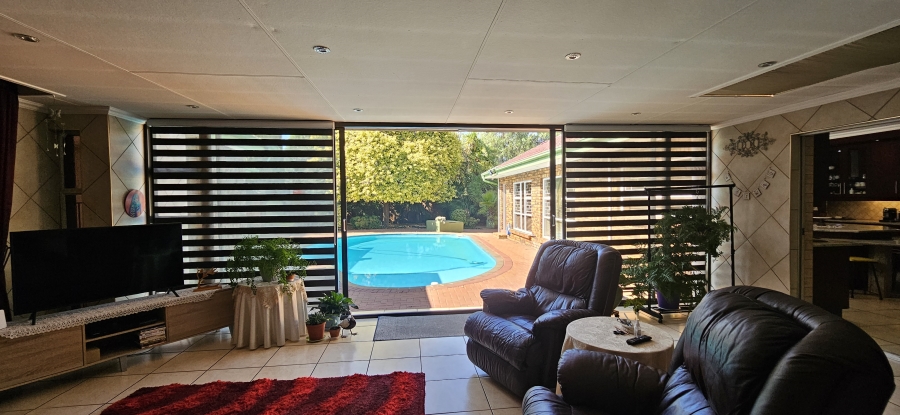 6 Bedroom Property for Sale in Sherman Park Gauteng
