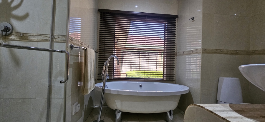 6 Bedroom Property for Sale in Sherman Park Gauteng