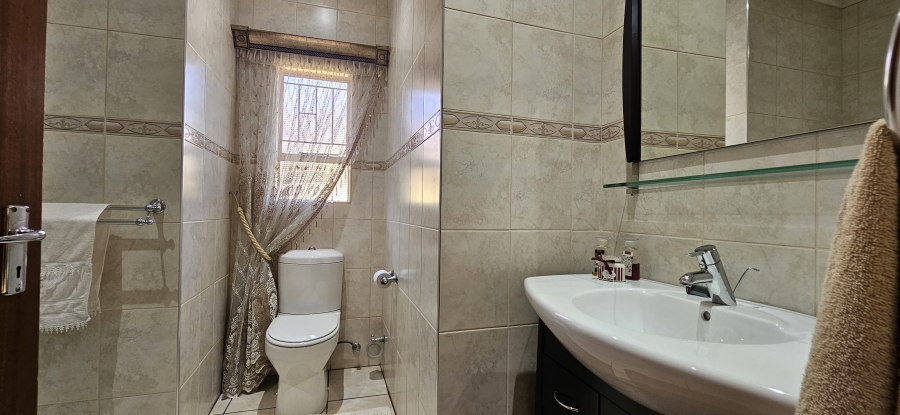 6 Bedroom Property for Sale in Sherman Park Gauteng