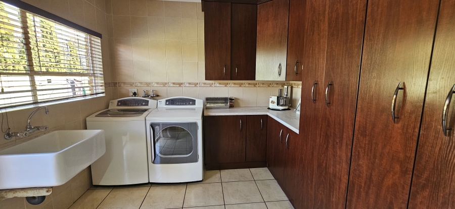 6 Bedroom Property for Sale in Sherman Park Gauteng