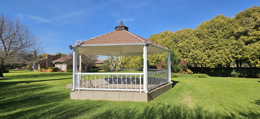 6 Bedroom Property for Sale in Sherman Park Gauteng