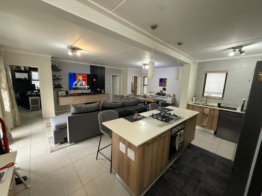 2 Bedroom Property for Sale in Linbro Park Gauteng