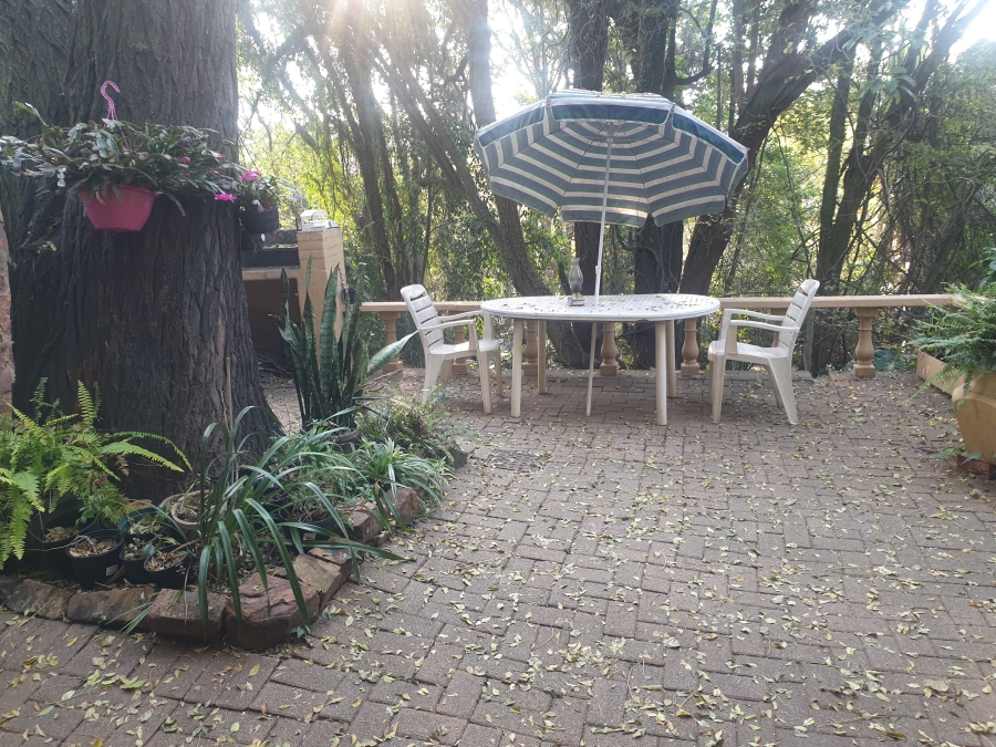 To Let 1 Bedroom Property for Rent in Waterkloof Ridge Gauteng