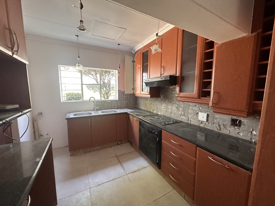 4 Bedroom Property for Sale in Wilro Park Gauteng