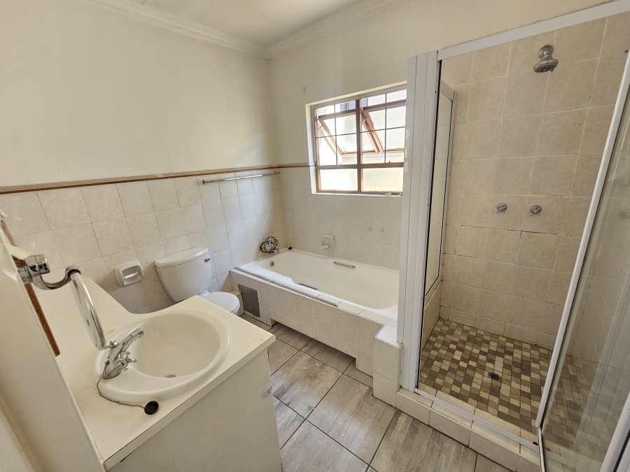 2 Bedroom Property for Sale in Bryanston Gauteng