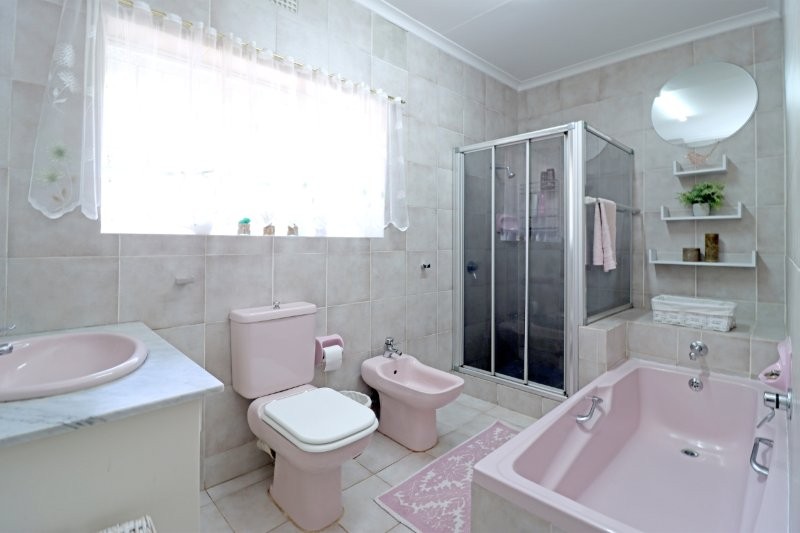 5 Bedroom Property for Sale in Cresta Gauteng