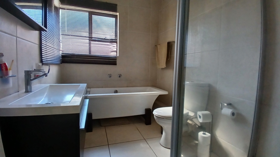 2 Bedroom Property for Sale in Bassonia Gauteng