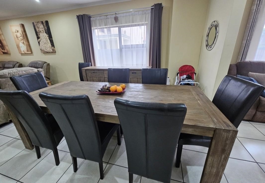 To Let 4 Bedroom Property for Rent in Stone Ridge Gauteng