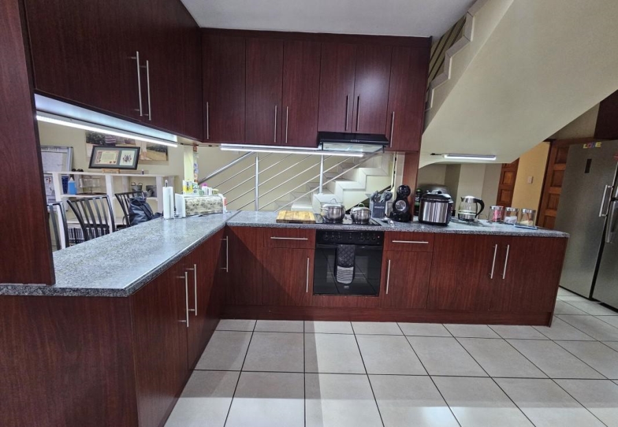 To Let 4 Bedroom Property for Rent in Stone Ridge Gauteng