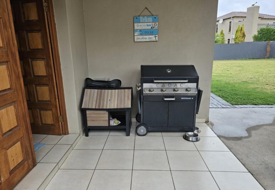 To Let 4 Bedroom Property for Rent in Stone Ridge Gauteng