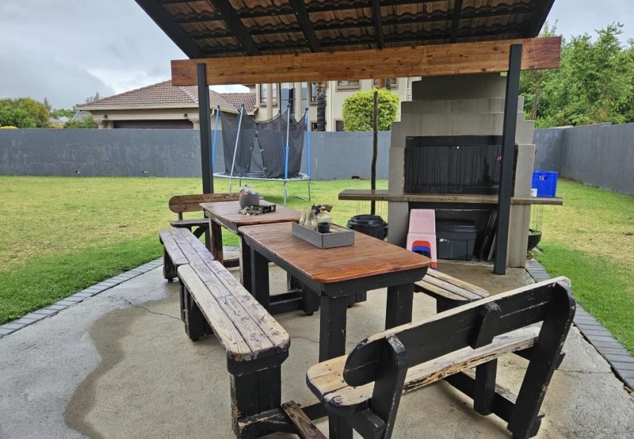 To Let 4 Bedroom Property for Rent in Stone Ridge Gauteng