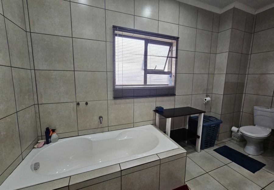 To Let 4 Bedroom Property for Rent in Stone Ridge Gauteng