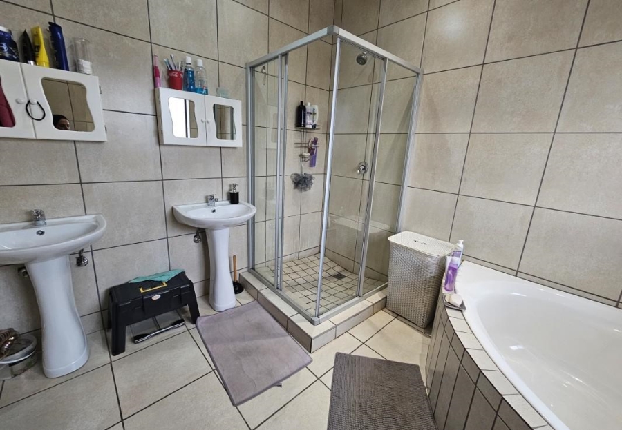 To Let 4 Bedroom Property for Rent in Stone Ridge Gauteng
