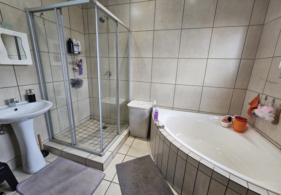 To Let 4 Bedroom Property for Rent in Stone Ridge Gauteng