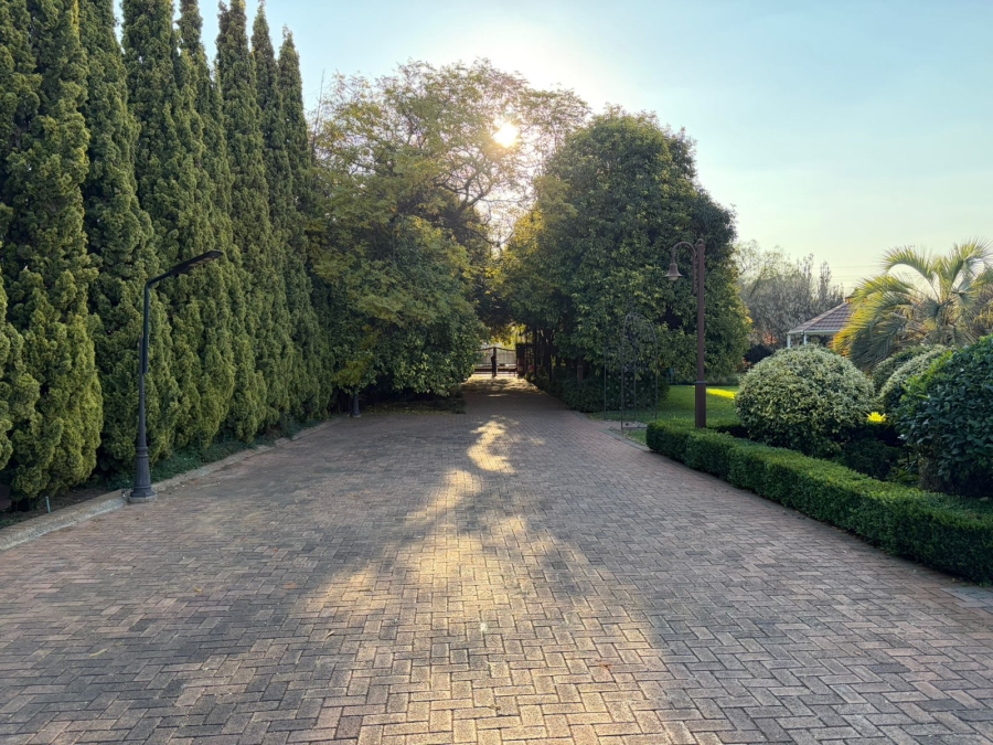 6 Bedroom Property for Sale in Sherman Park Gauteng