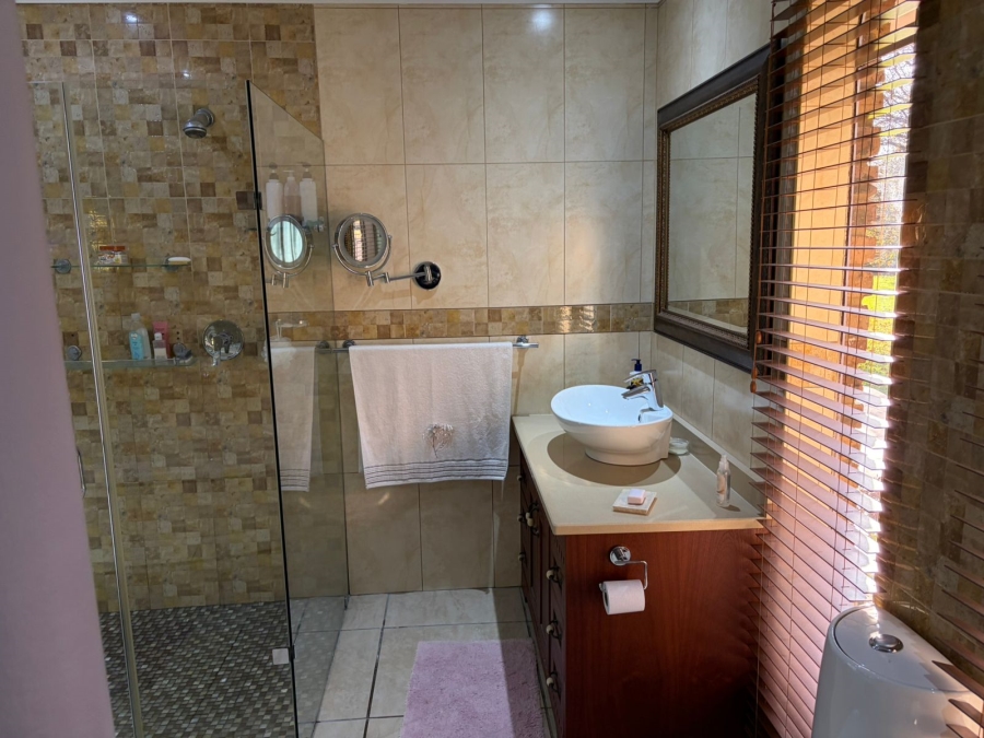 6 Bedroom Property for Sale in Sherman Park Gauteng