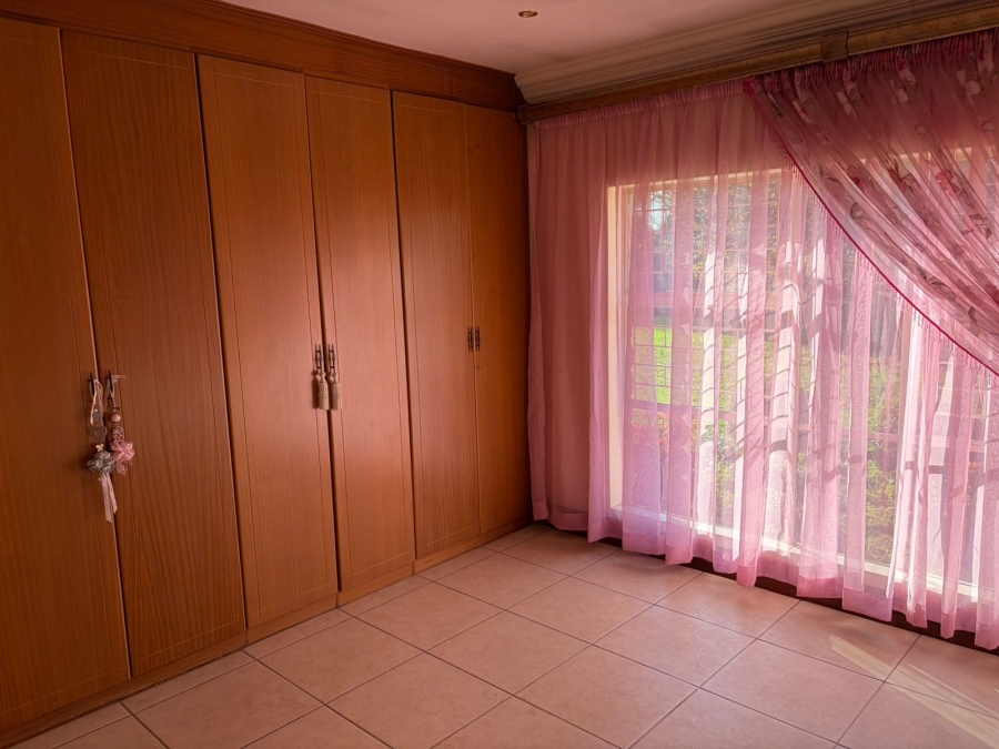 6 Bedroom Property for Sale in Sherman Park Gauteng