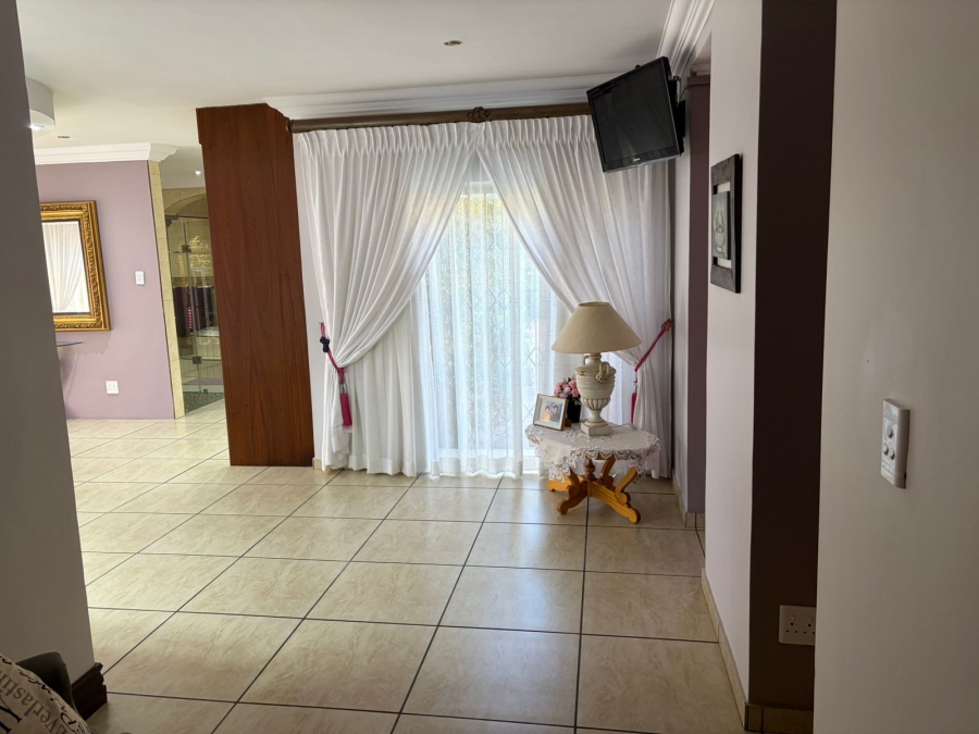 6 Bedroom Property for Sale in Sherman Park Gauteng