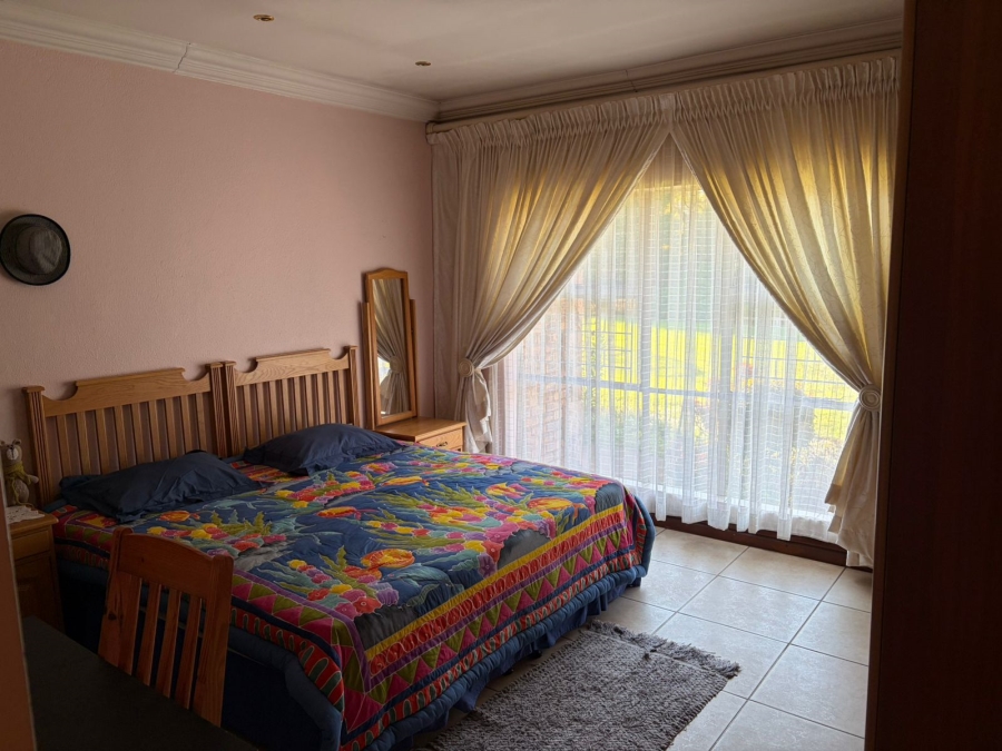 6 Bedroom Property for Sale in Sherman Park Gauteng