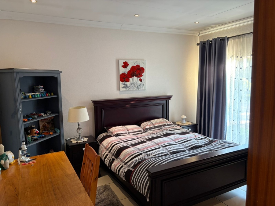6 Bedroom Property for Sale in Sherman Park Gauteng