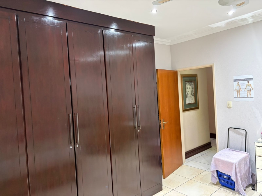 6 Bedroom Property for Sale in Sherman Park Gauteng
