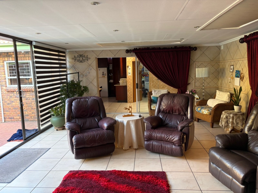 6 Bedroom Property for Sale in Sherman Park Gauteng