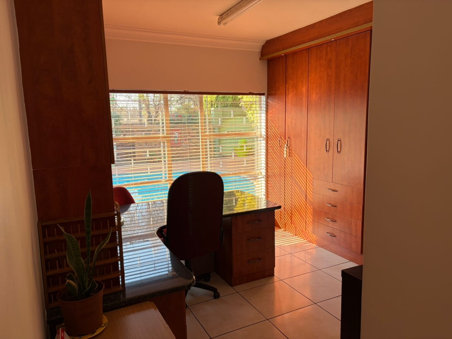 6 Bedroom Property for Sale in Sherman Park Gauteng