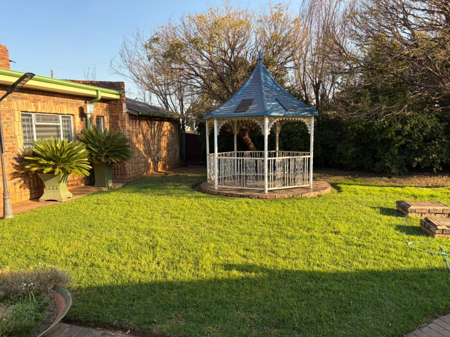 6 Bedroom Property for Sale in Sherman Park Gauteng